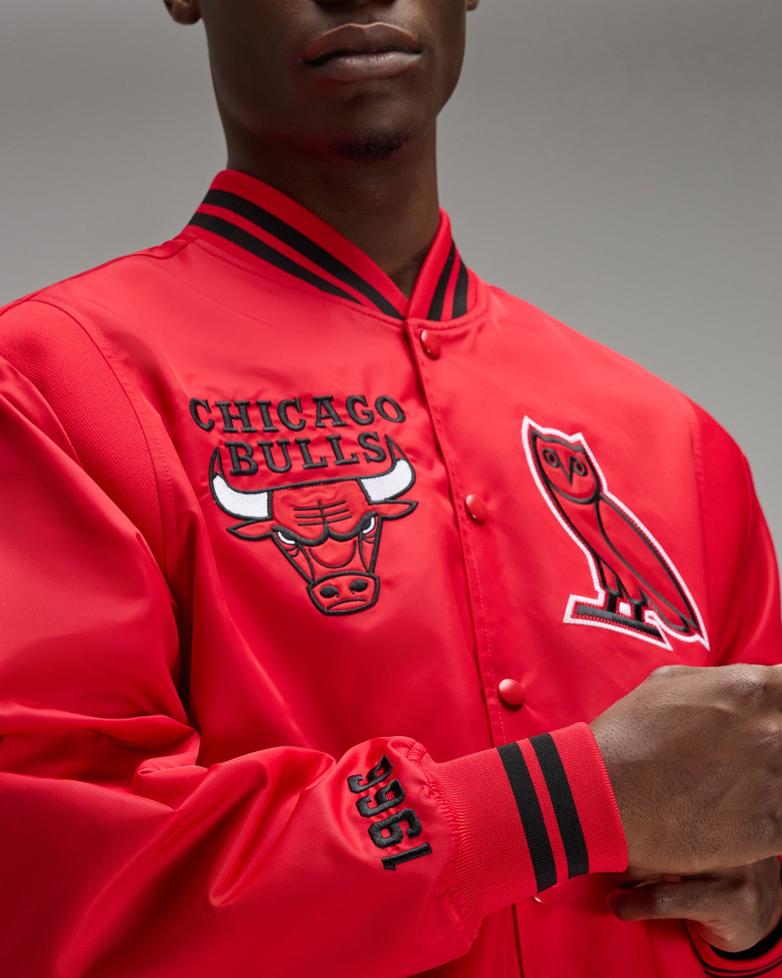 NBA Chicago Bulls Satin Varsity Jacket - Red IMAGE #7