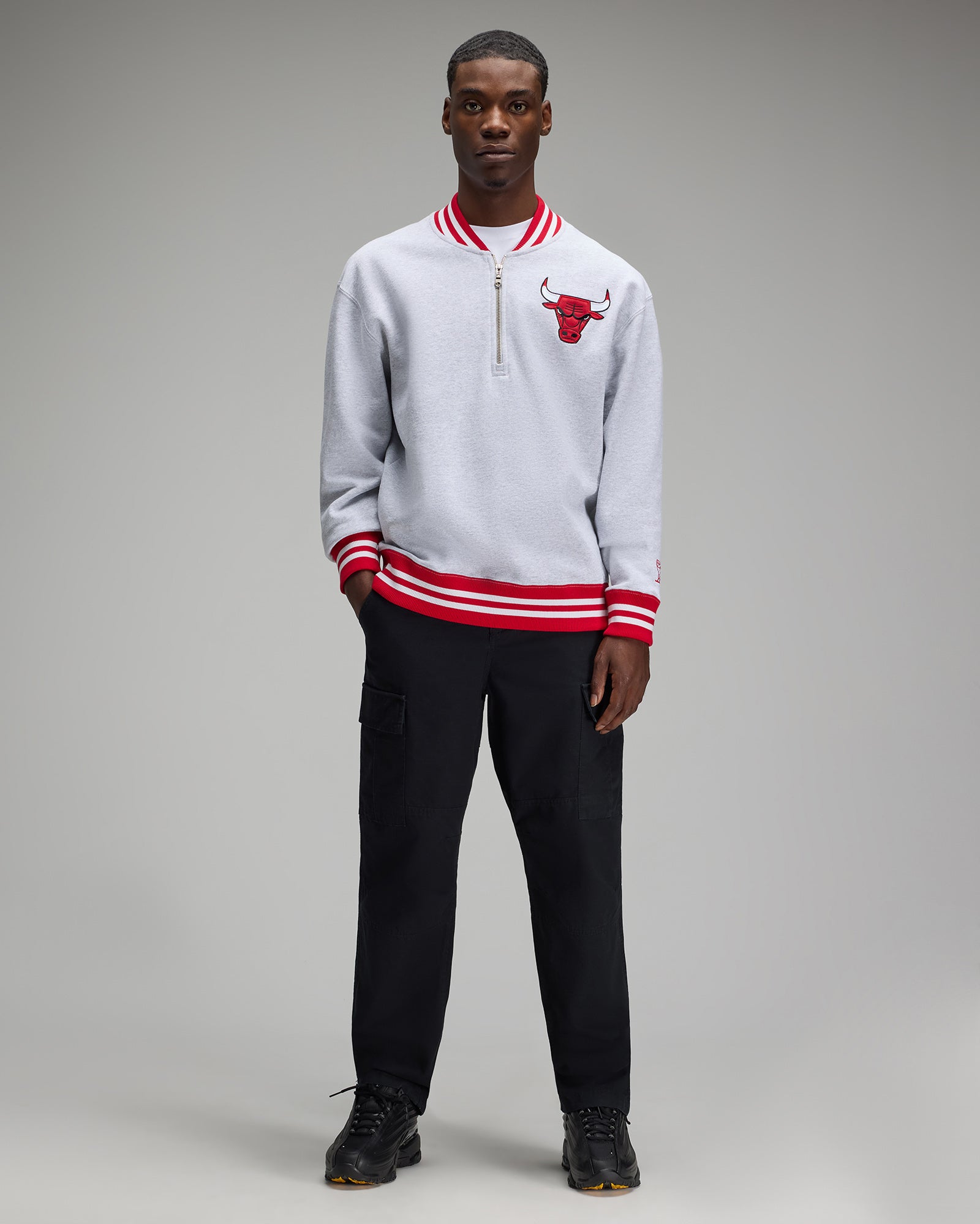 NBA Chicago Bulls Quarter-Zip Mockneck Sweatshirt - Ash Heather Grey IMAGE #3