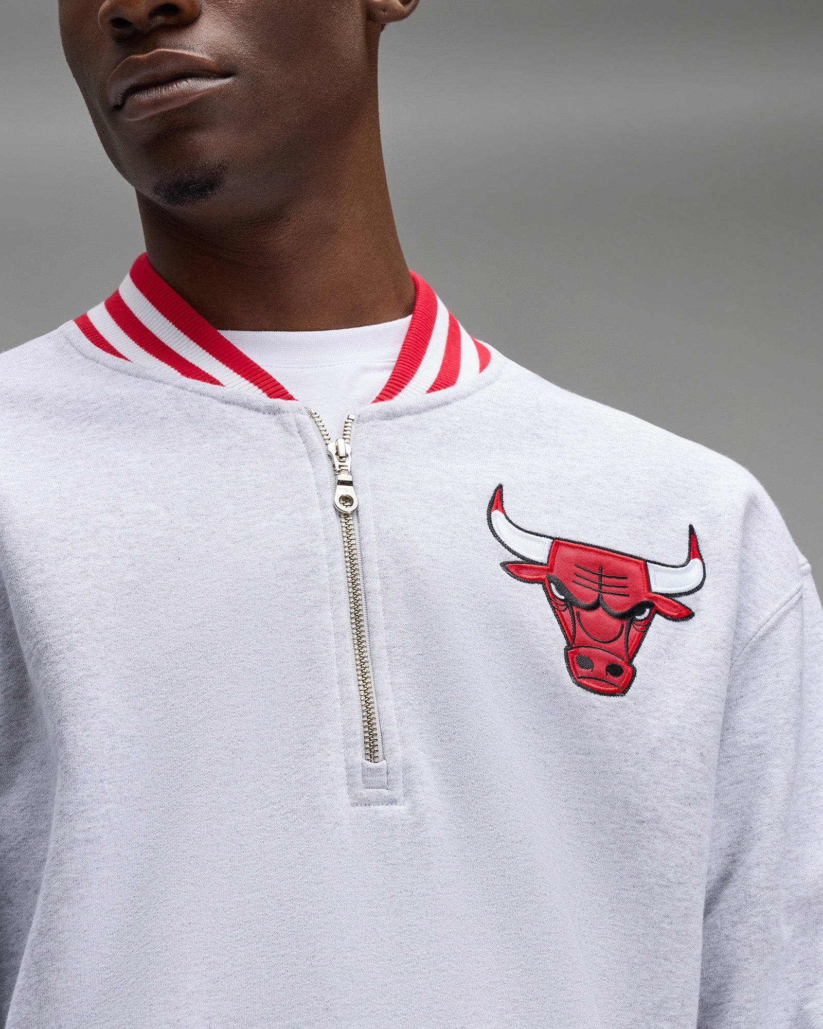 NBA Chicago Bulls Quarter-Zip Mockneck Sweatshirt - Ash Heather Grey IMAGE #7